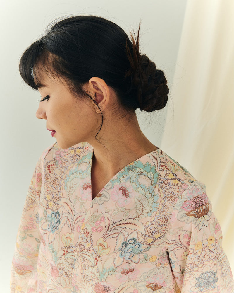 Elara Kurung in Coral